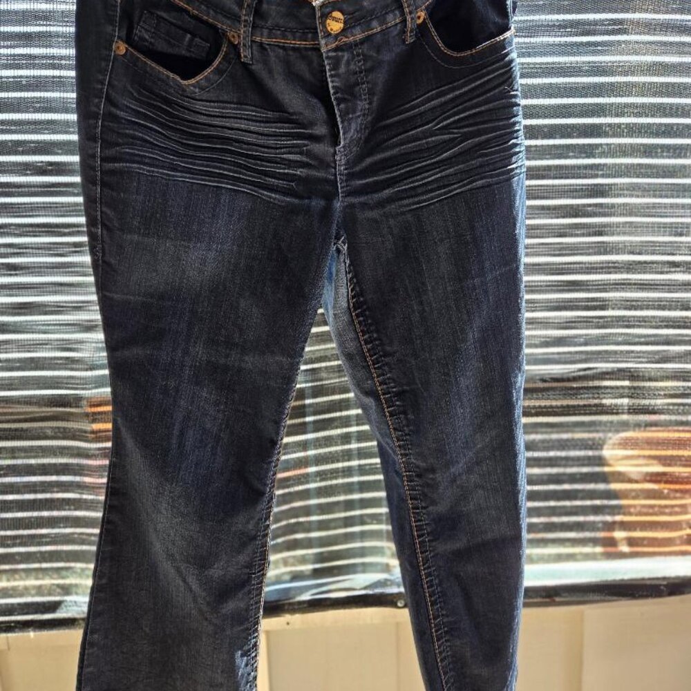 Womens Aura Denim Jeans. Size 16. Dark wash